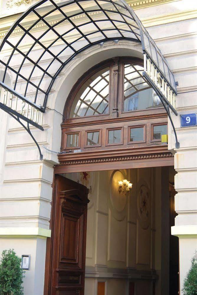 Louis Leger Hotel